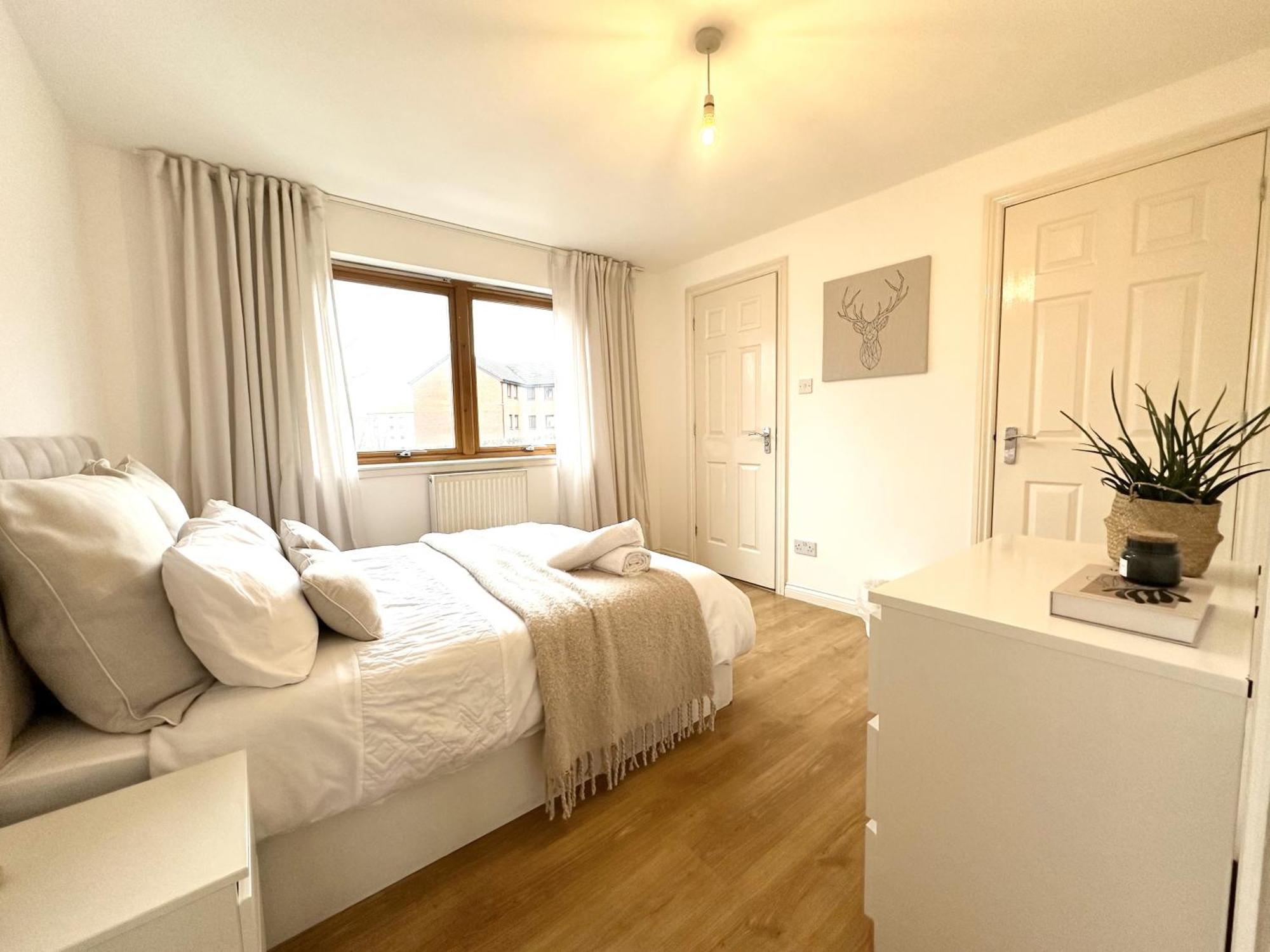 Homestay Private With En-suite And Parking In Shared Flat *
