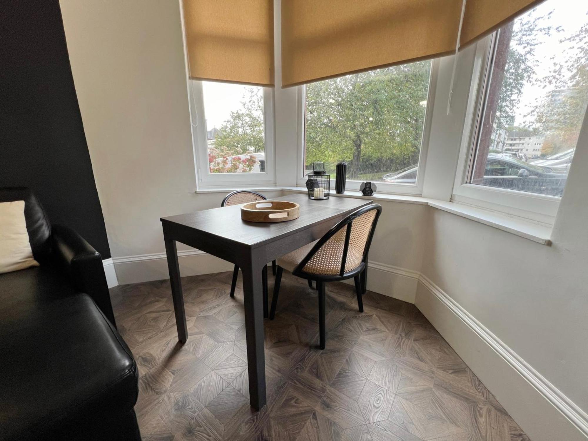 Cosy Retreat With Modern Amenities Apartment *