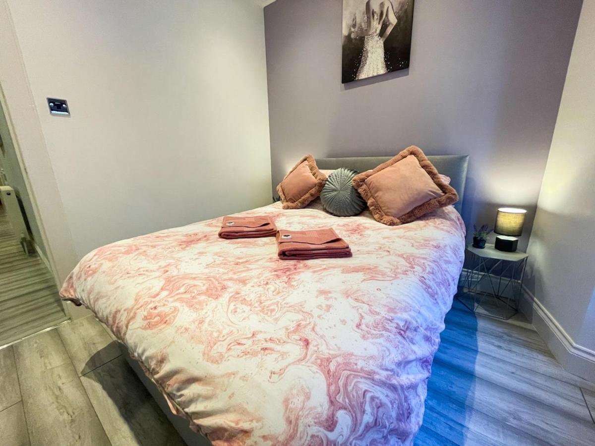 Recently Refurbished Two Bedroom Apartment, Location! *