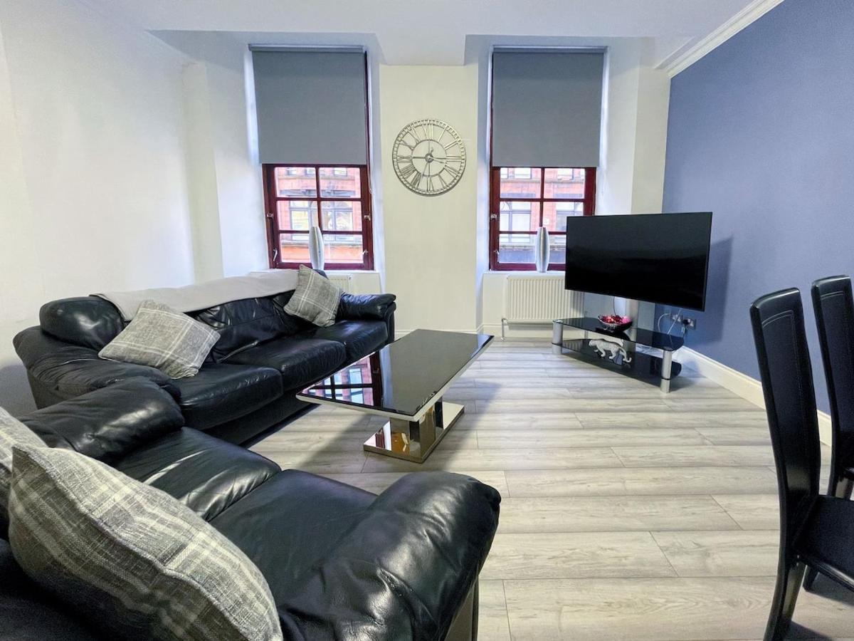 Apartment Recently Refurbished Two Bedroom Apartment, Location! Glasgow
