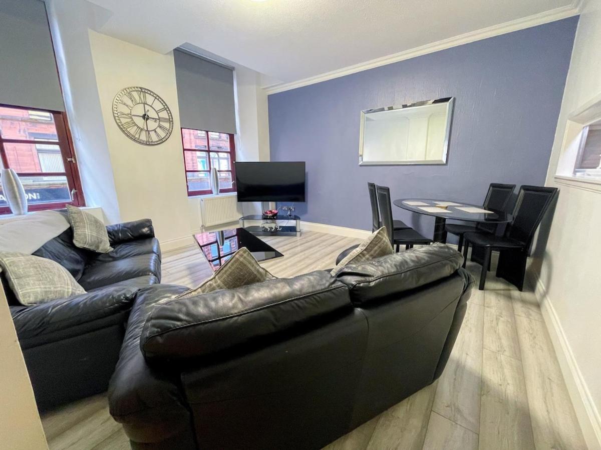 Recently Refurbished Two Bedroom Apartment, Location! * Glasgow