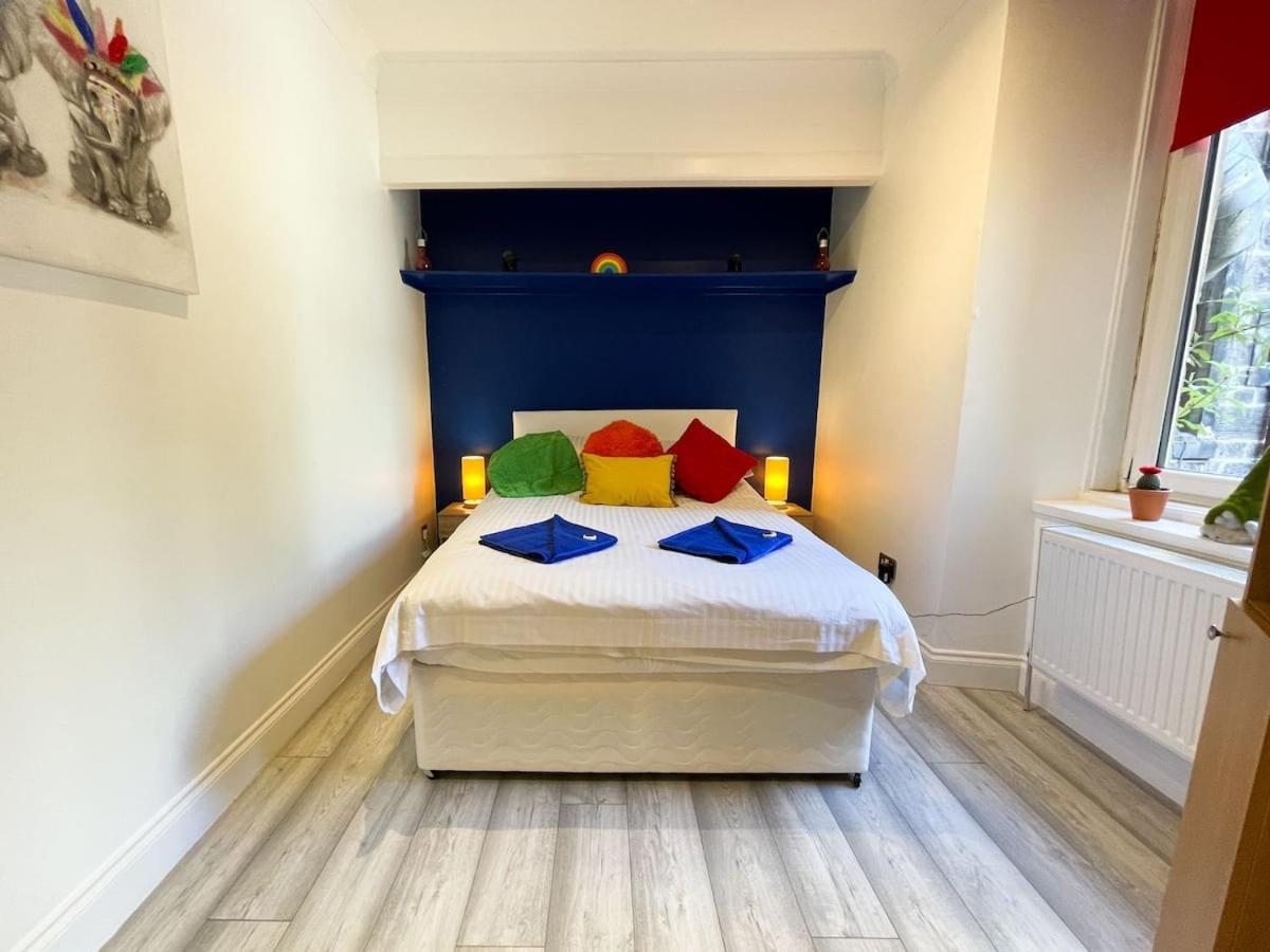 Recently Refurbished Two Bedroom Apartment, Location! * Glasgow