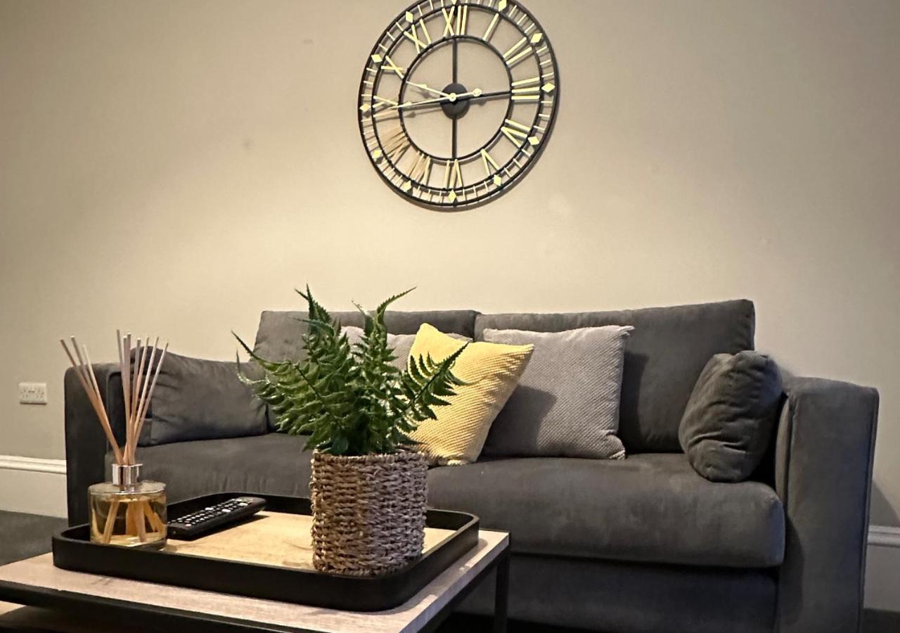 Apartment Trendy West End Apartment,