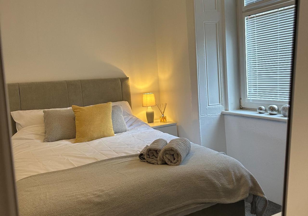 Trendy West End Apartment, Apartment