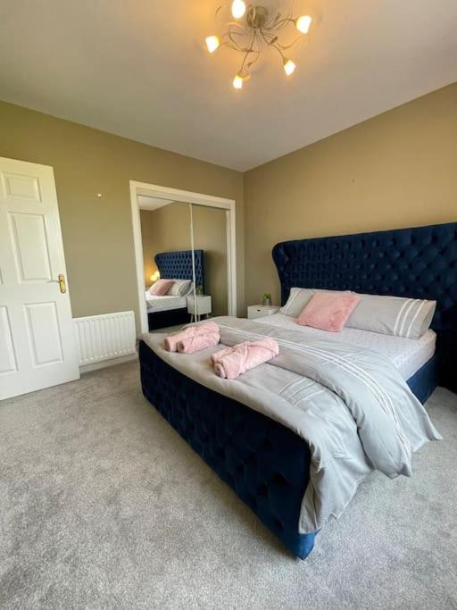 The Naburn - 3 Bed House With Free Parking & Close To Centre Glasgow