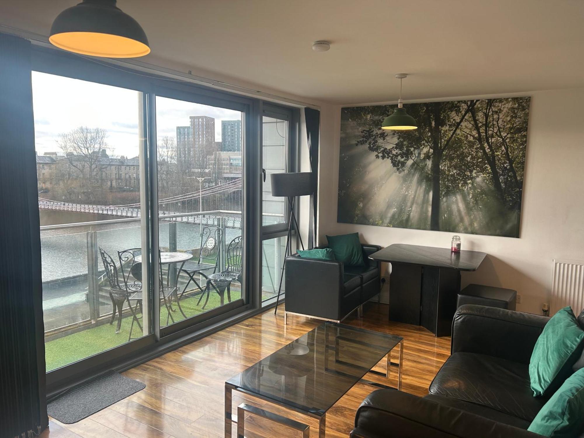 Riverview Apartment *