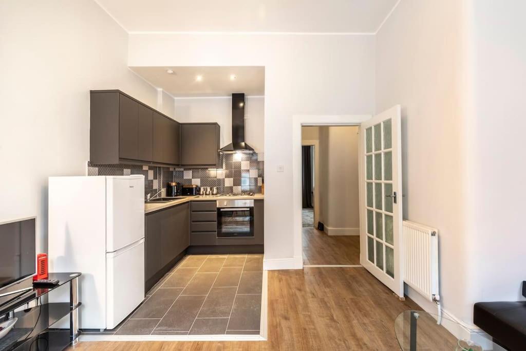 Stunning Ground Floor Flat In Southside.
