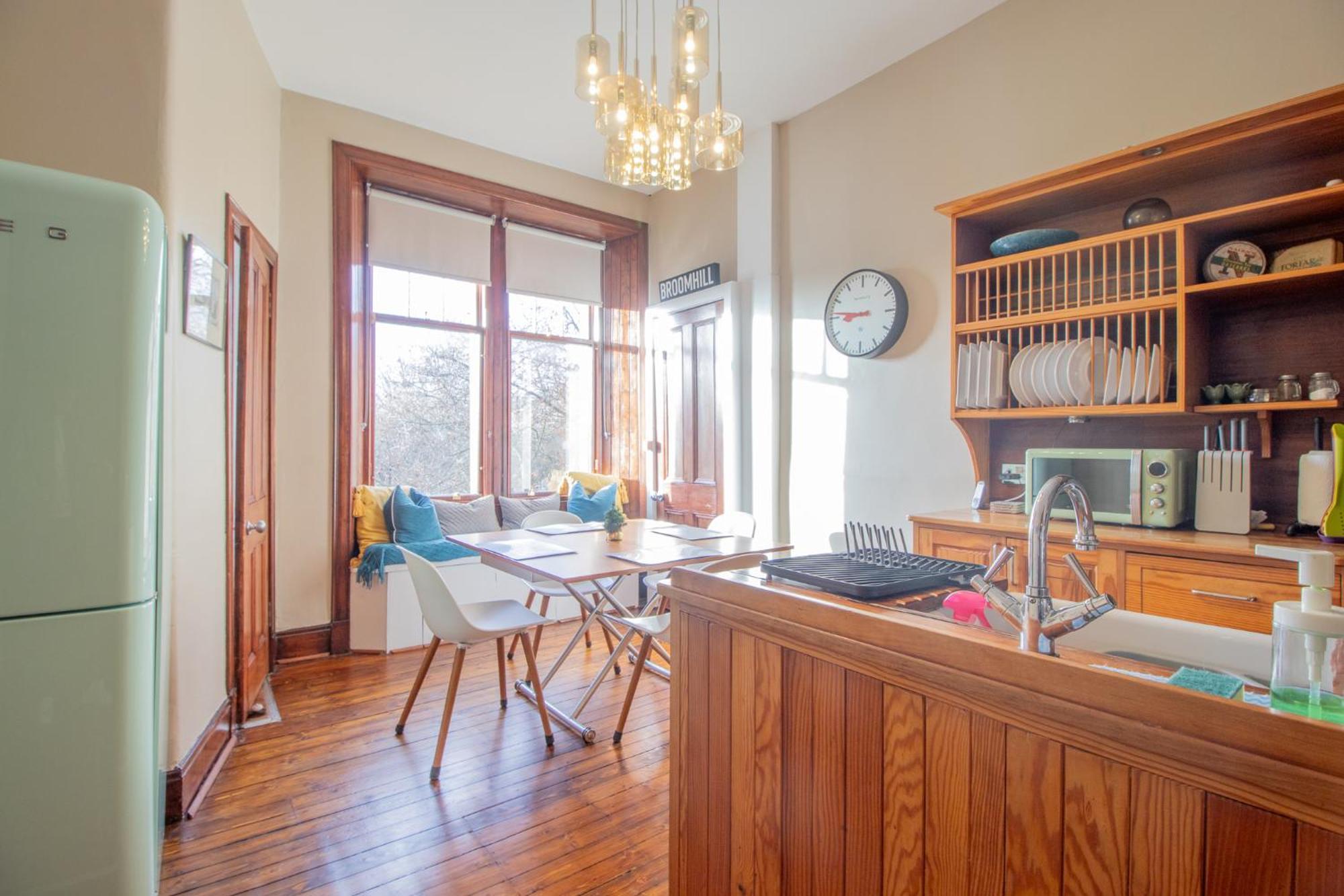 Apartment Pass The Keys Beautiful, Traditional 2 Bed Flat W Free Parking *