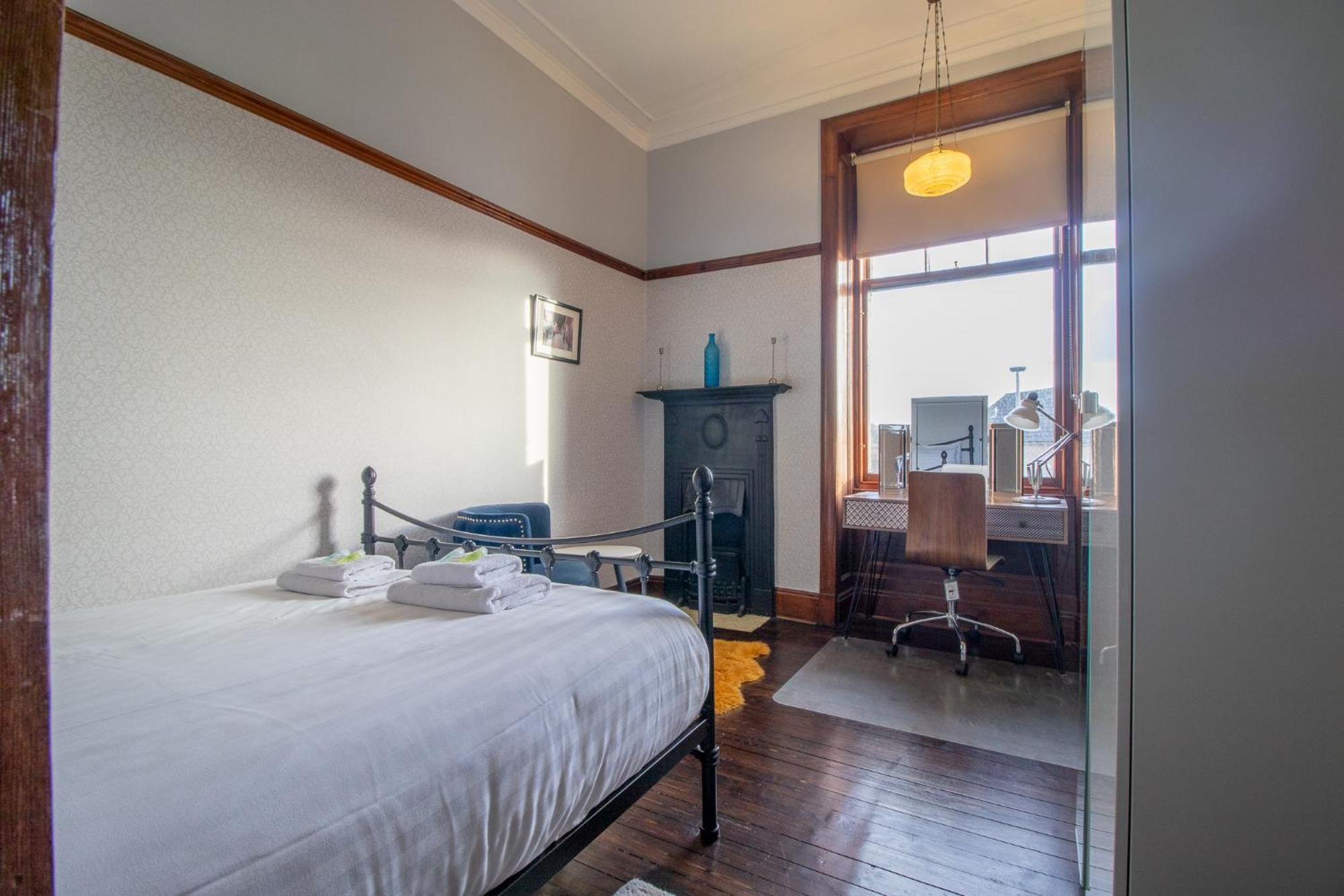 Apartment Pass The Keys Beautiful, Traditional 2 Bed Flat W Free Parking *