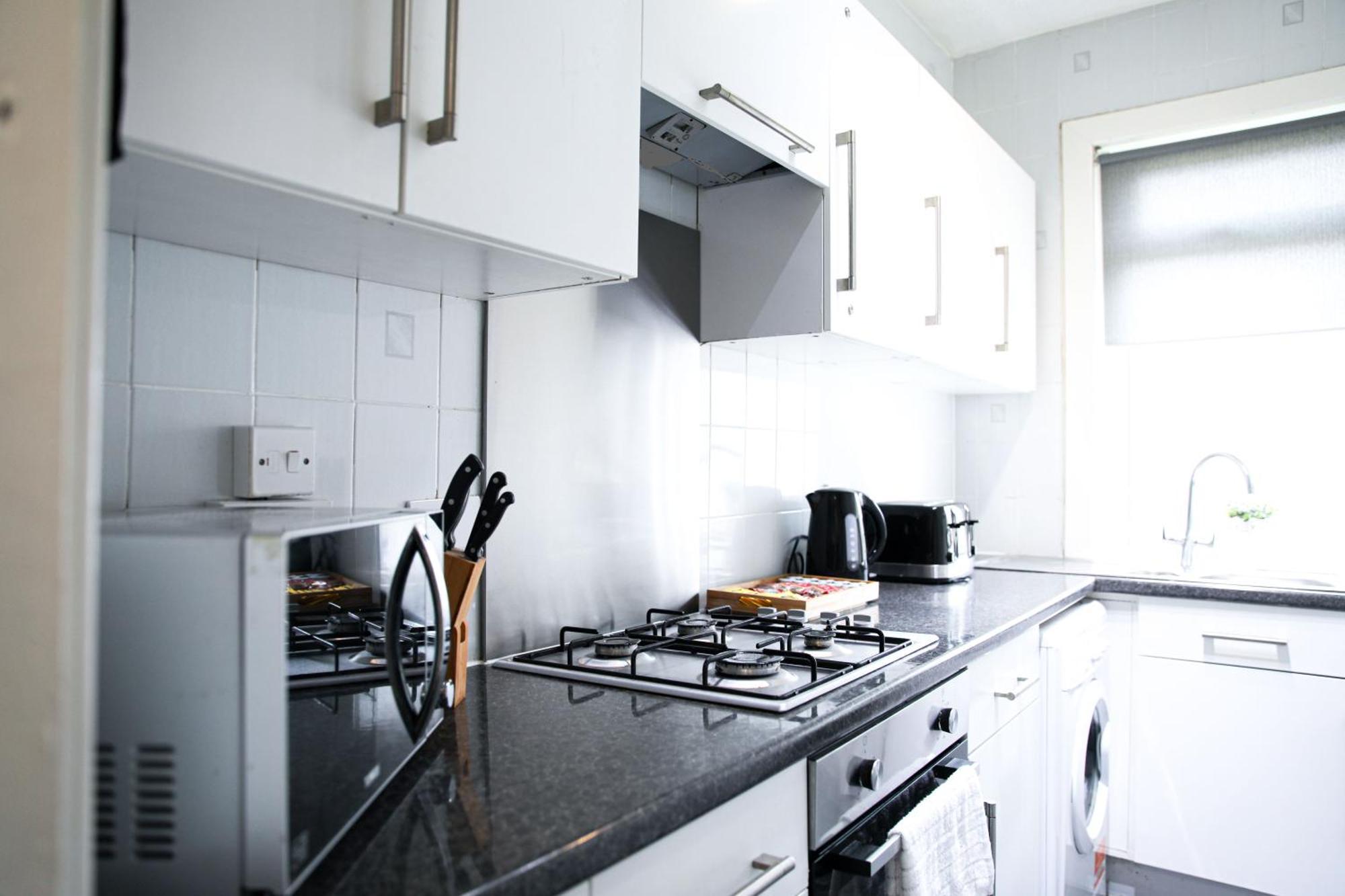 Glasgow, 3 Bed Close To City Centre, Free Street Parking * Glasgow