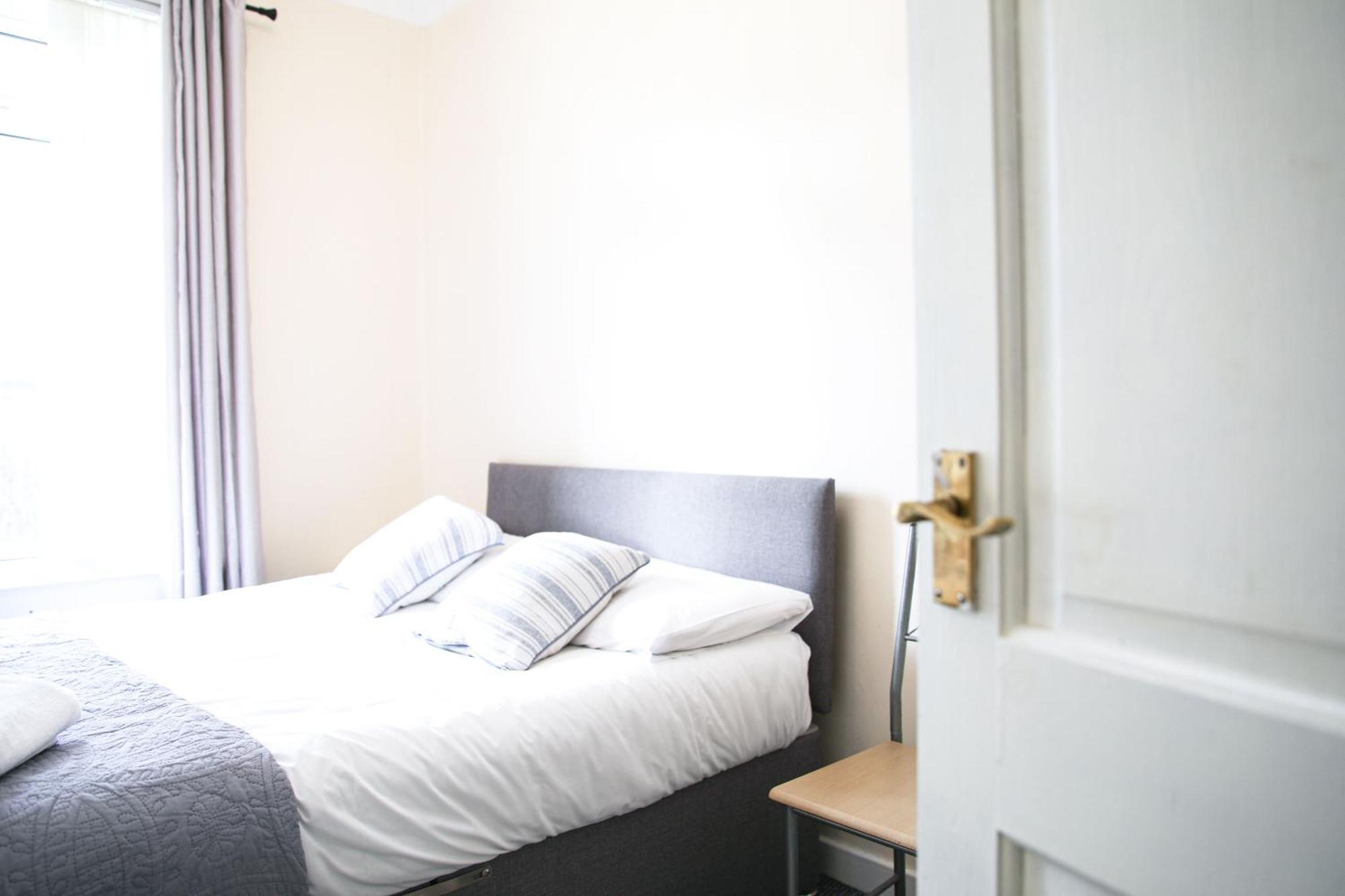 Glasgow, 3 Bed Close To City Centre, Free Street Parking Apartment