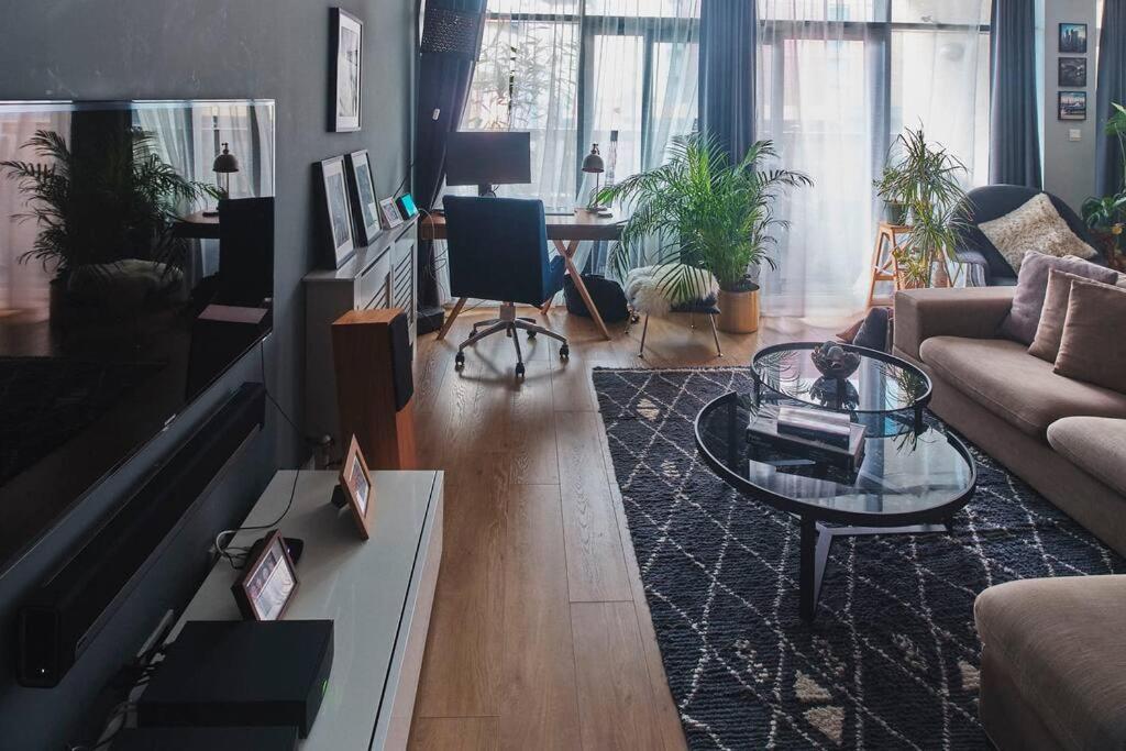 Glasgow, Finnieston Luxury 2 Bed With Parking, E-check In, Hi-fi Apartment *