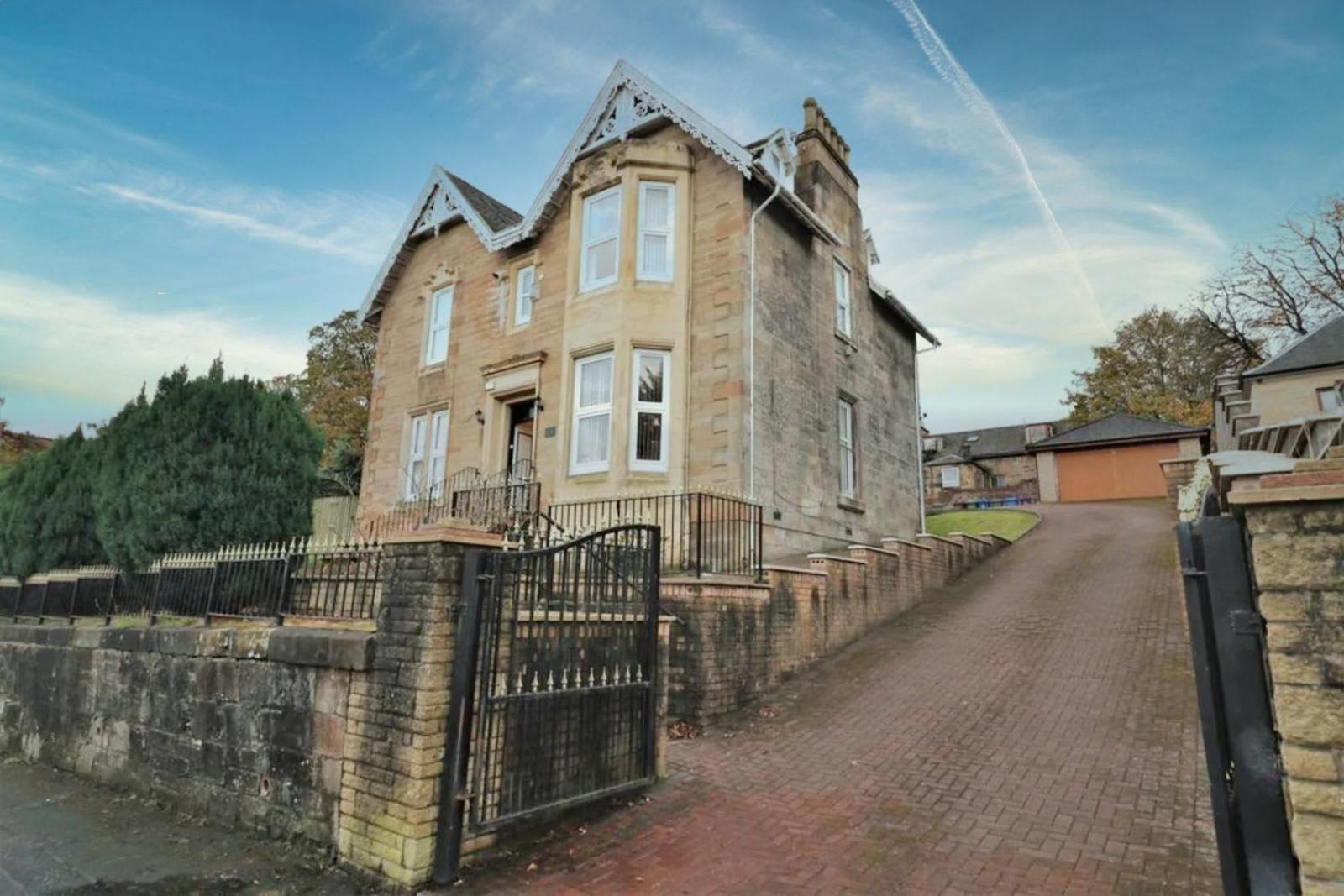 10 Bedrooms Pool Table Garden Piano Apartment Glasgow