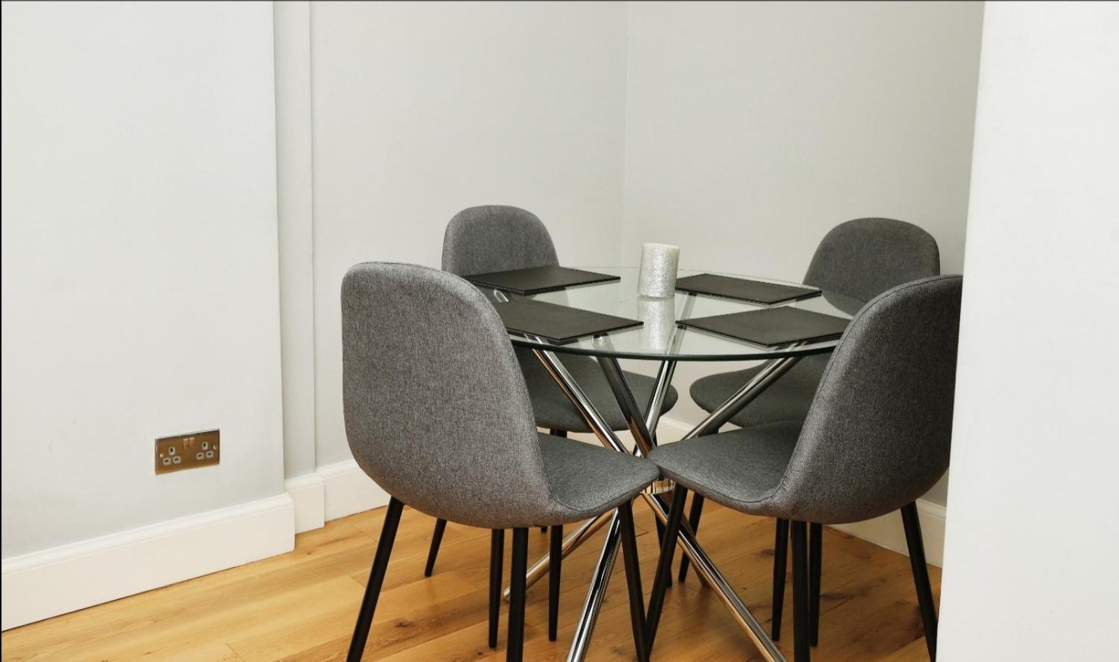 Modern Centre Apartment *