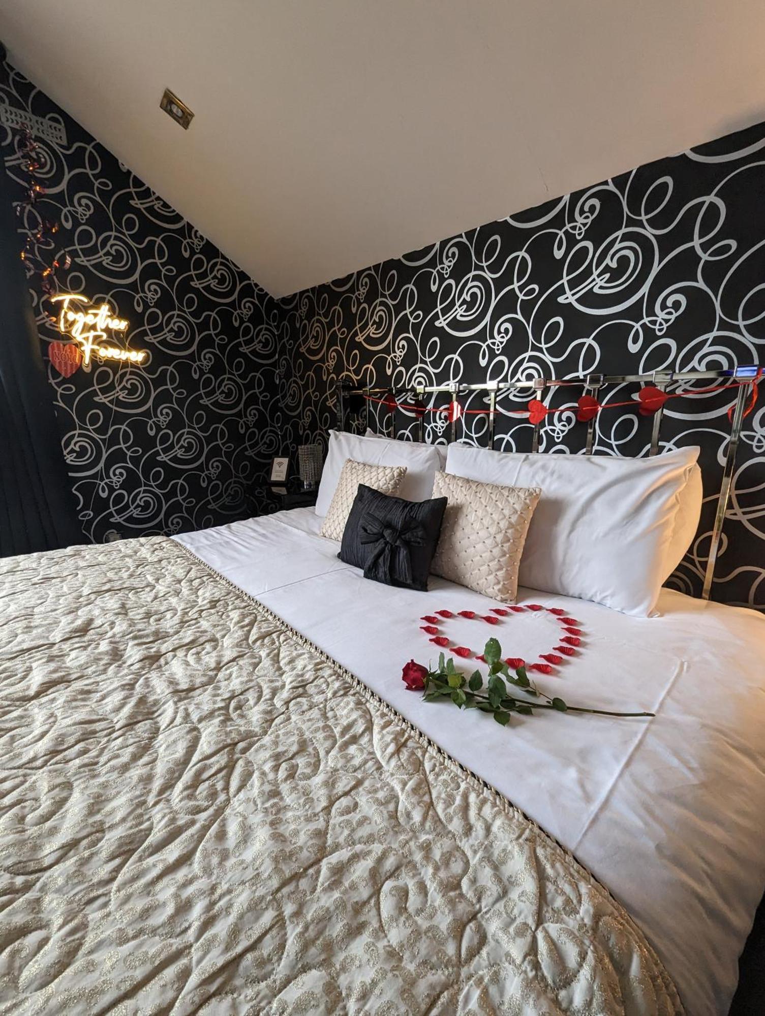 Homestay Finn Village - Loch Lomond With An Indoor Jacuzzi Whirlpool Bathtub