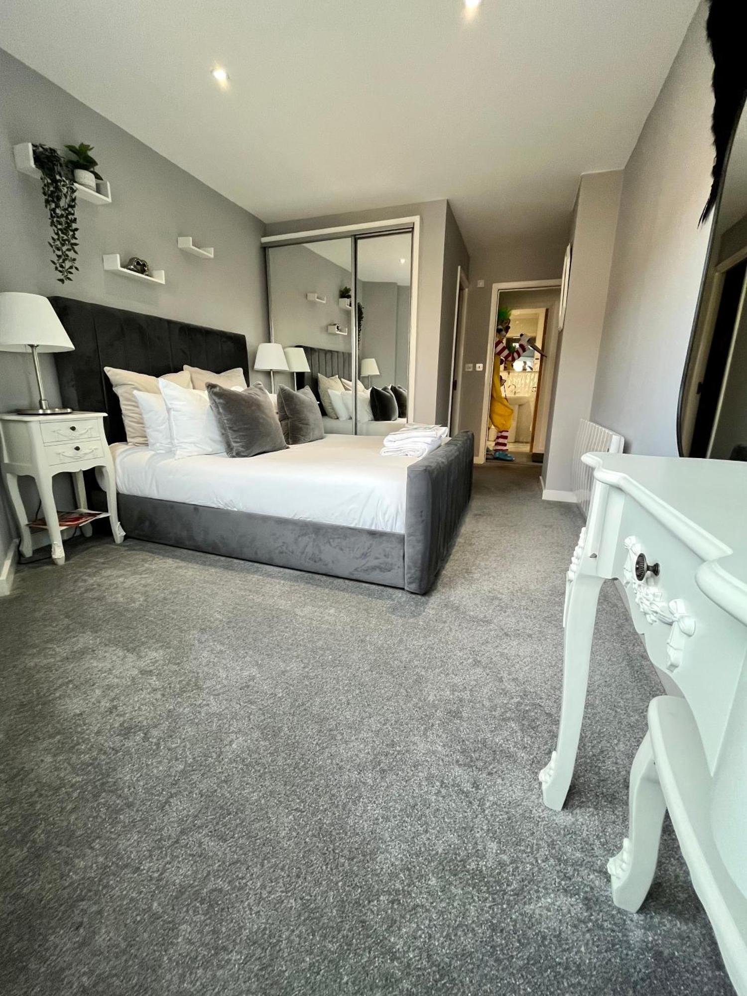 Apartment Glas-go 2 Bedroom 3 Min Walk To Secc Hydro Free Parking Onsite