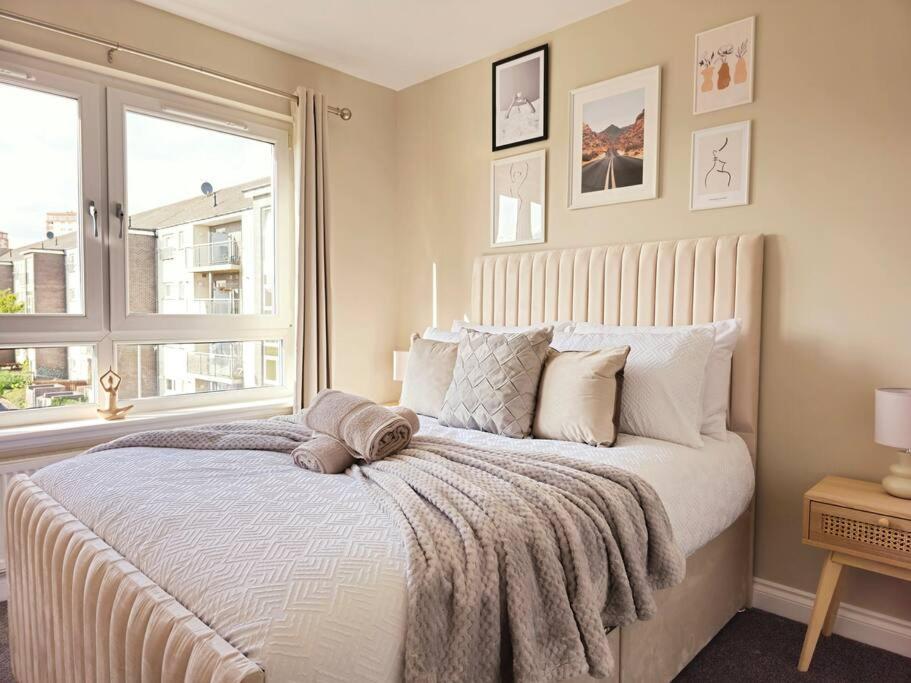 Modern 5 Bedroom Townhouse With Free Parking Glasgow