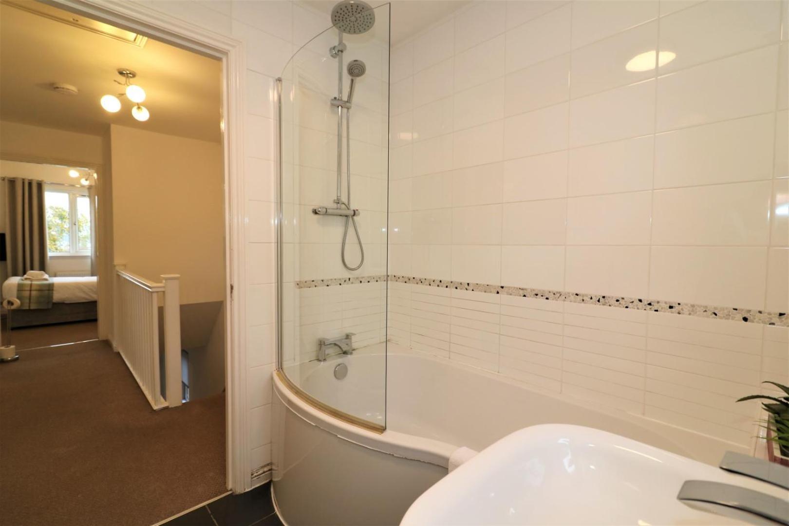 Signature - Angus House Apartment Glasgow