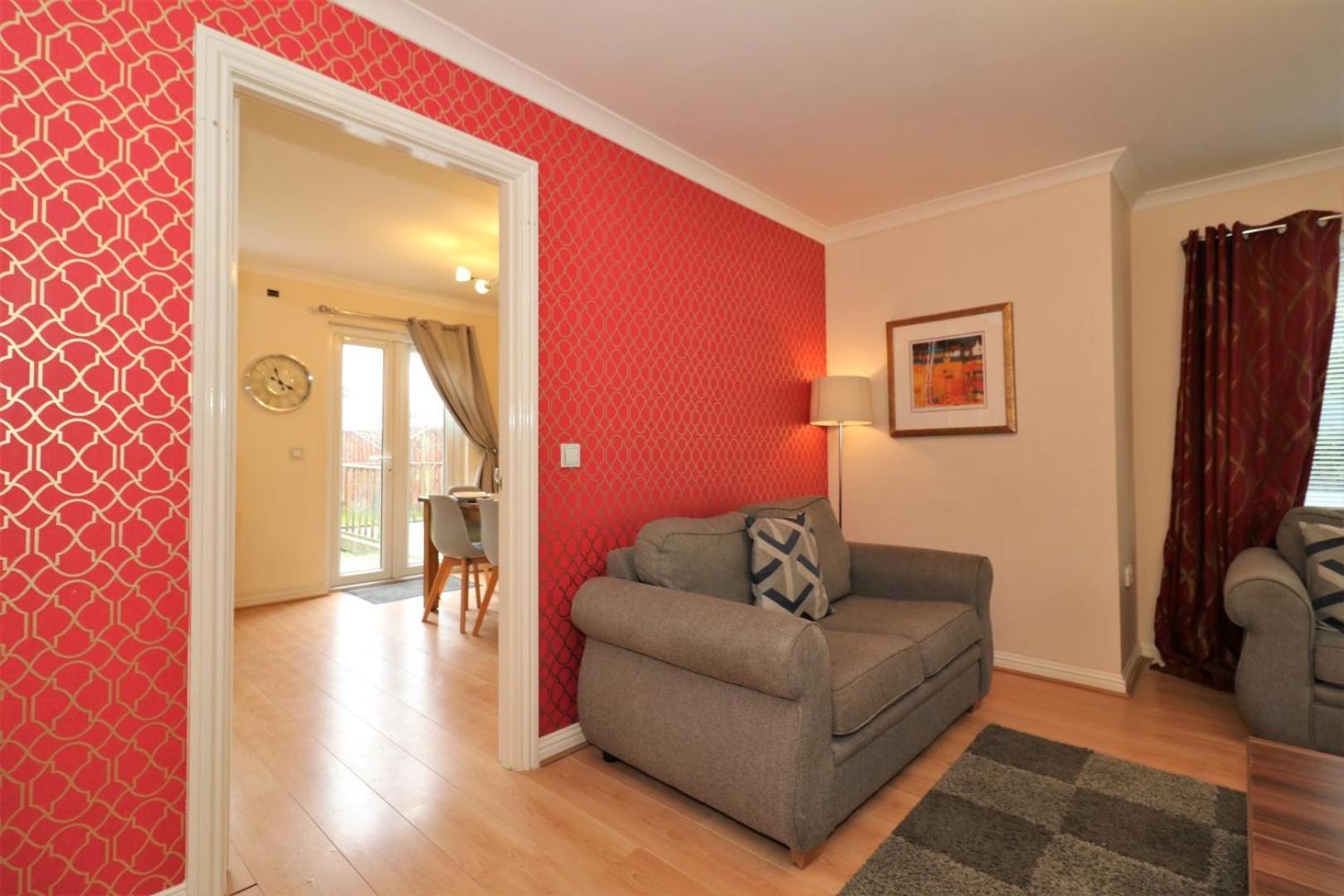 Signature - Angus House Apartment *