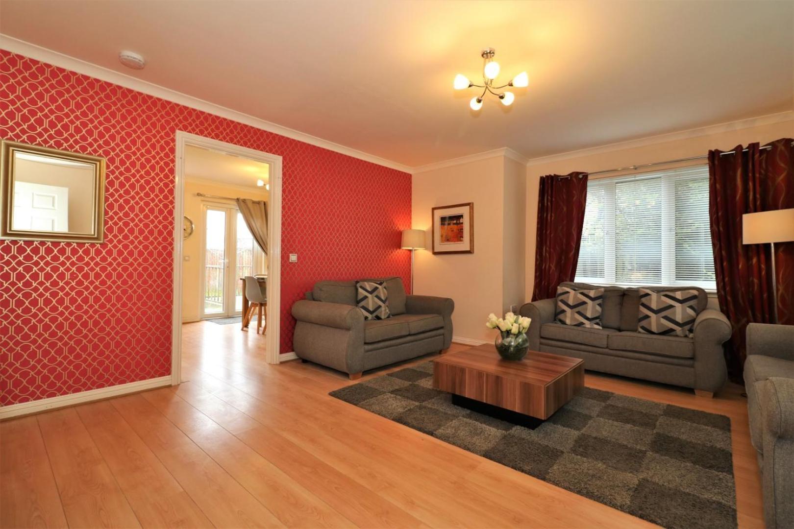 Signature - Angus House Apartment *