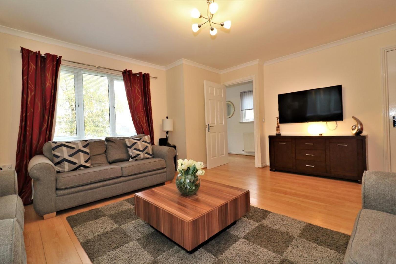 Signature - Angus House Apartment