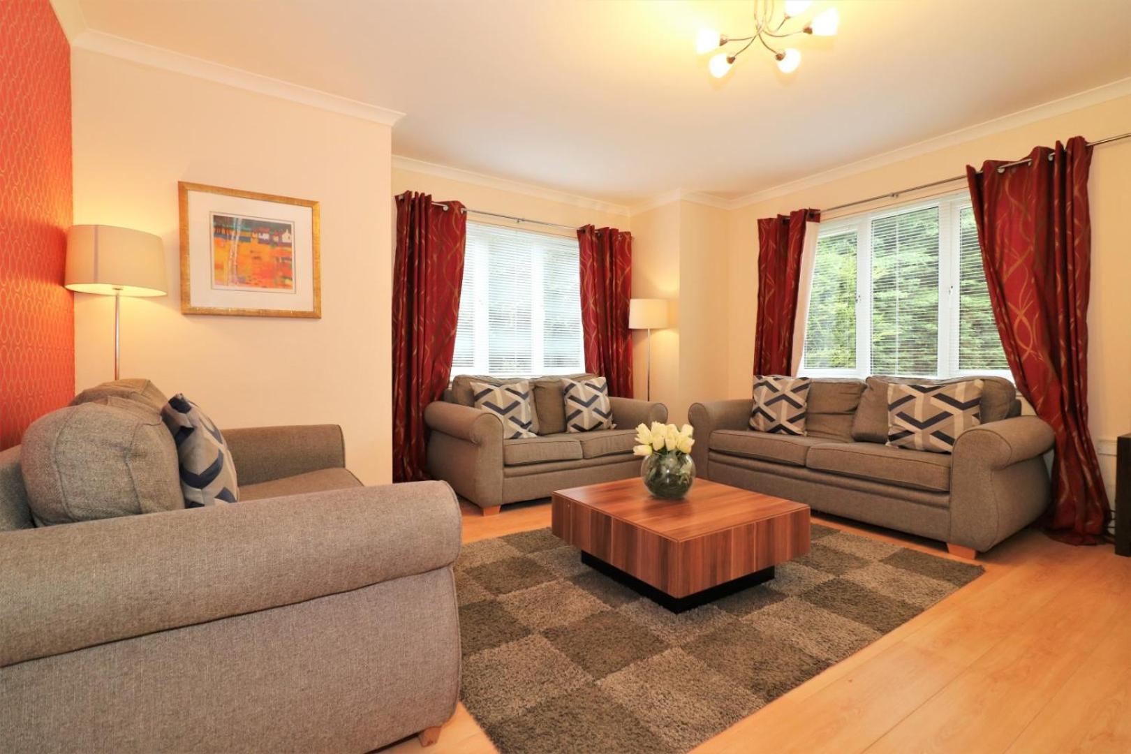 Signature - Angus House *