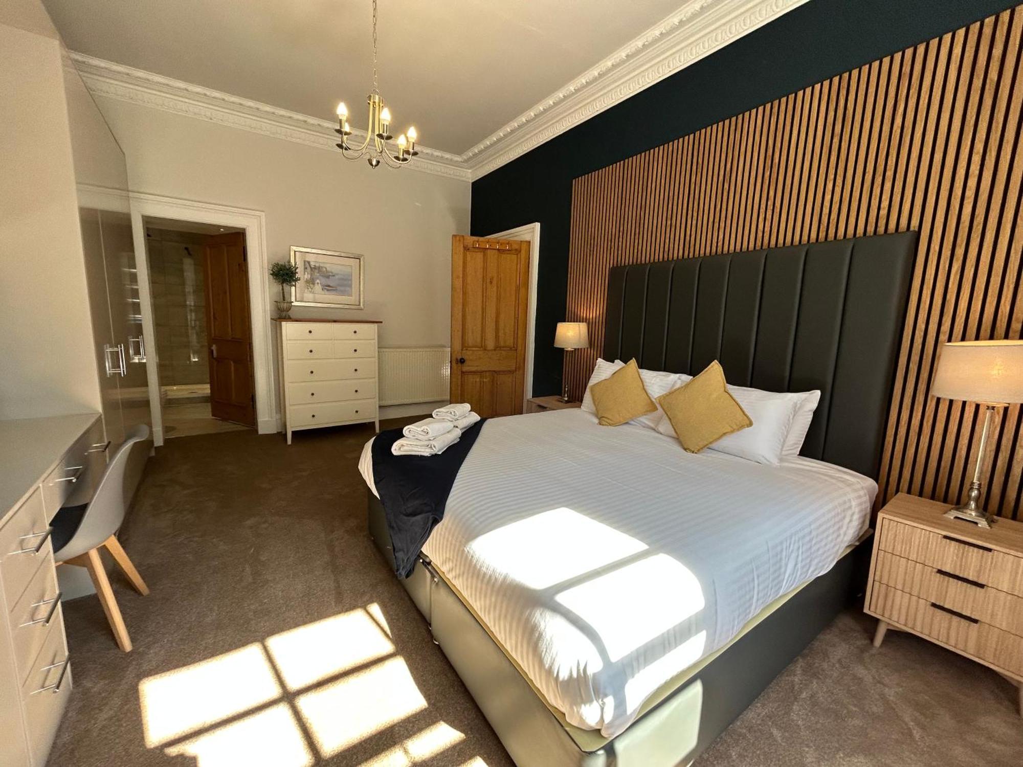 Principal - Crown Circus Duplex * Glasgow