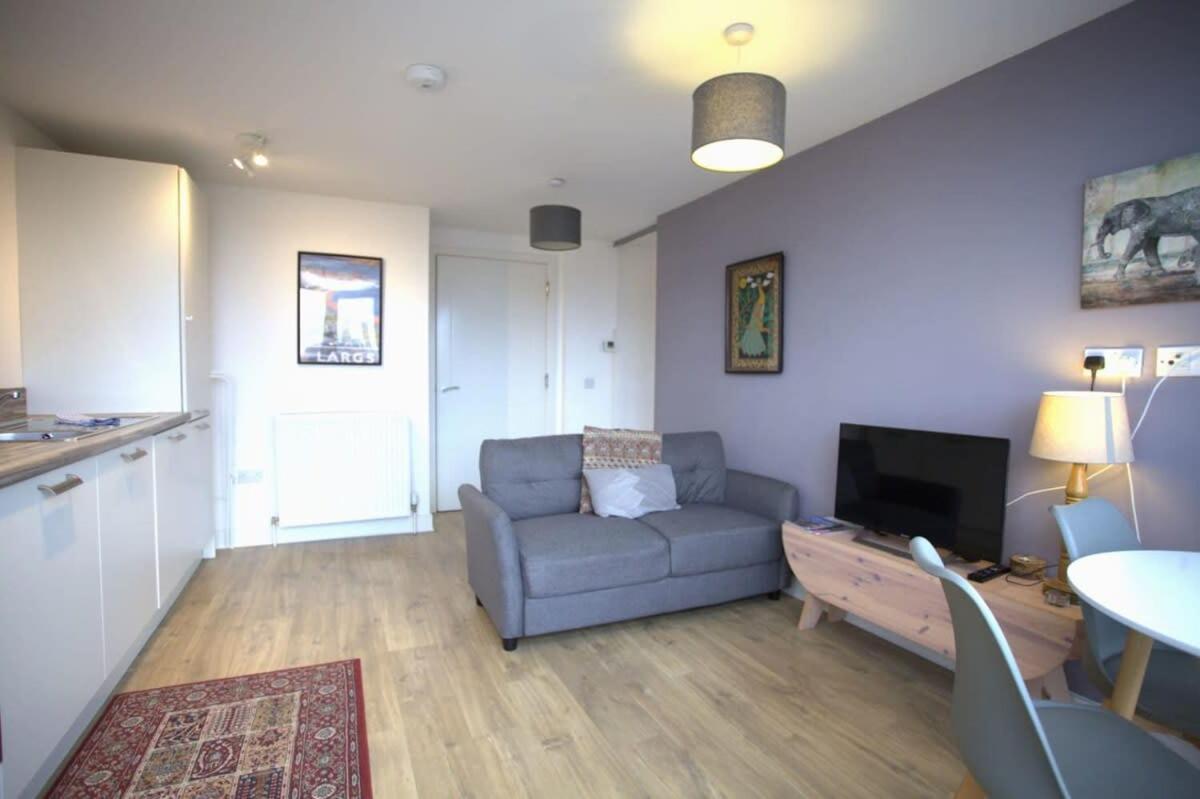 Cosy 1 Bed In Centre Location *