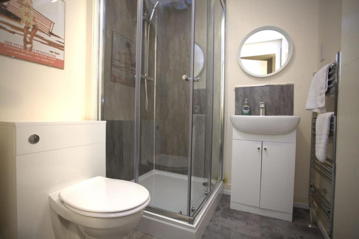Cosy 1 Bed In Centre Location Apartment