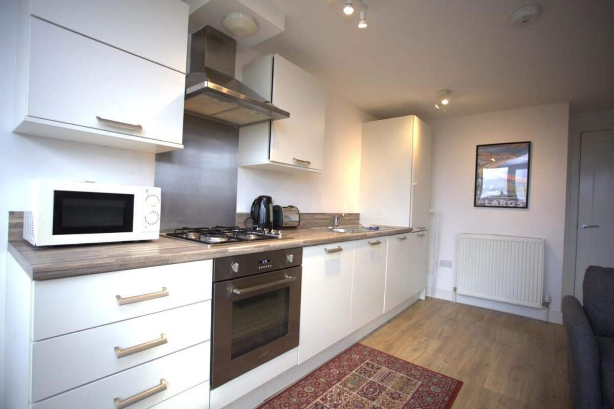 Cosy 1 Bed In Centre Location Apartment *