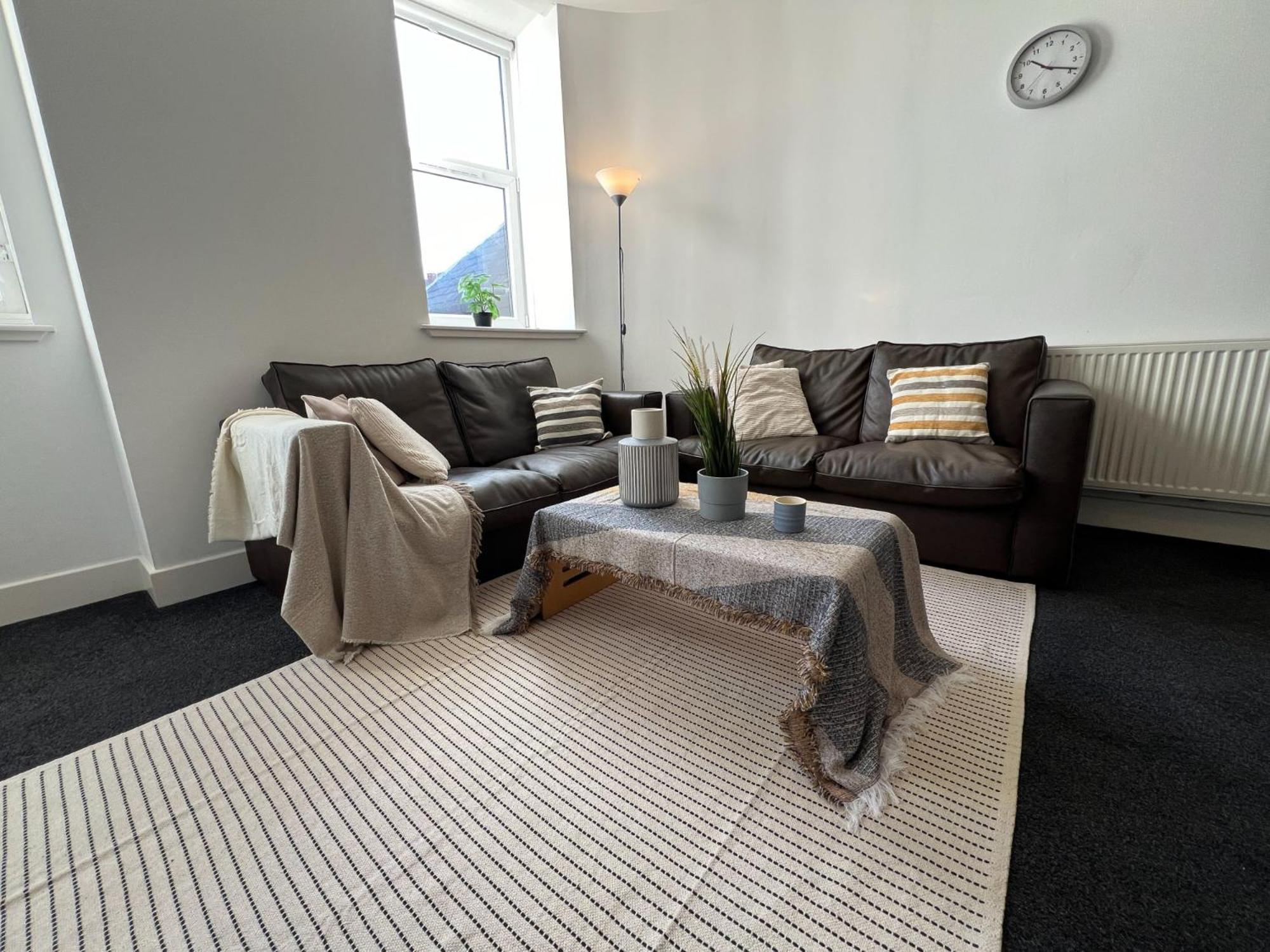 Gem 1 Bed Flat Centre