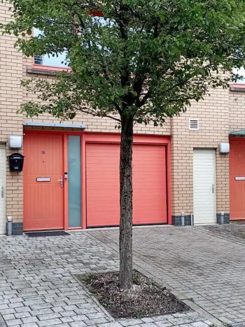 Number1townhouse With Private Balcony & Parking Apartment *