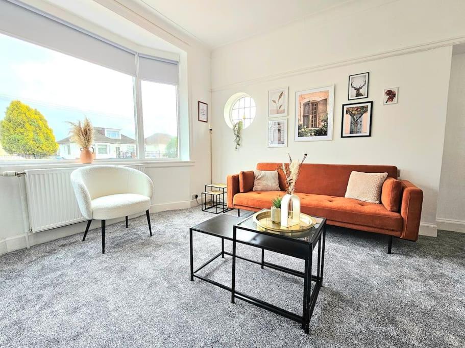 Charming 3-bed Oasis-free Parking * Glasgow