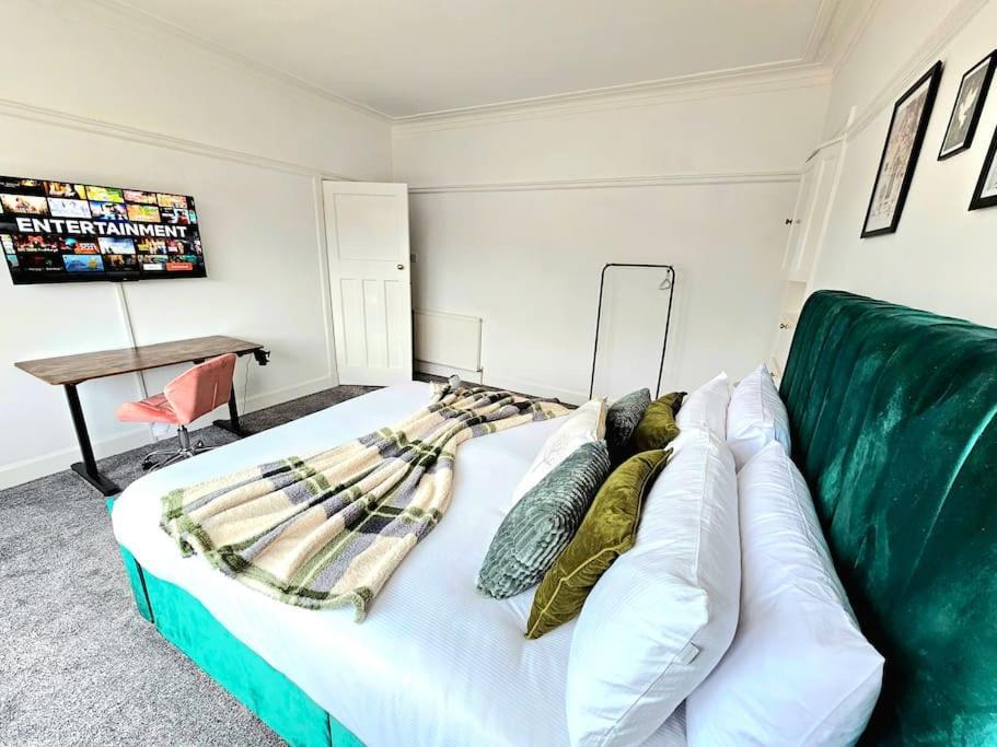 Charming 3-bed Oasis-free Parking Glasgow
