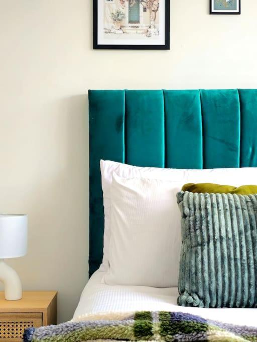 Charming 3-bed Oasis-free Parking