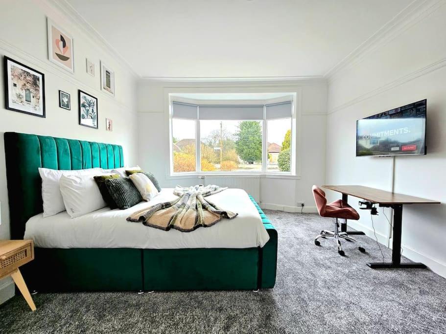 Charming 3-bed Oasis-free Parking Holiday home Glasgow