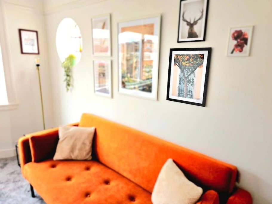 Charming 3-bed Oasis-free Parking Glasgow