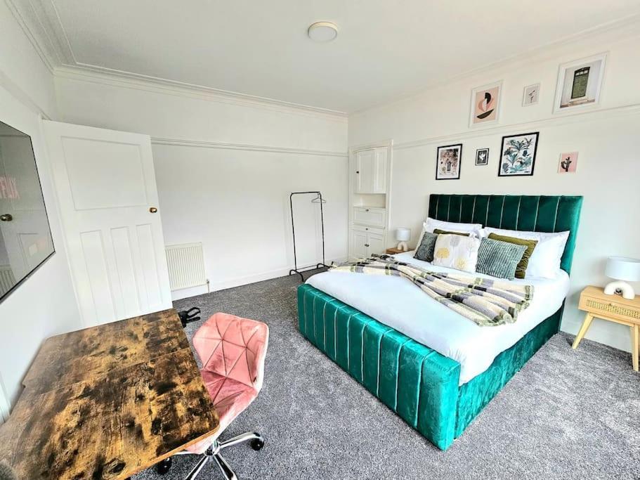 Charming 3-bed Oasis-free Parking * Glasgow