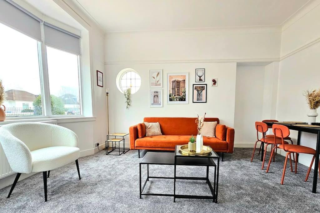 Charming 3-bed Oasis-free Parking