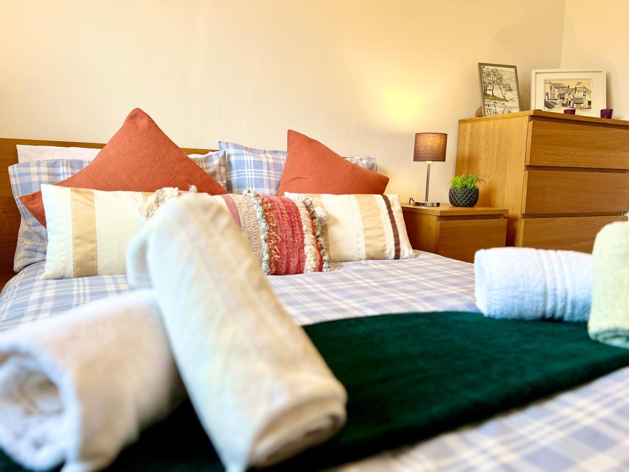 Apartment Beautiful & Spacious 2-bed Flat In Centre With Free Parking