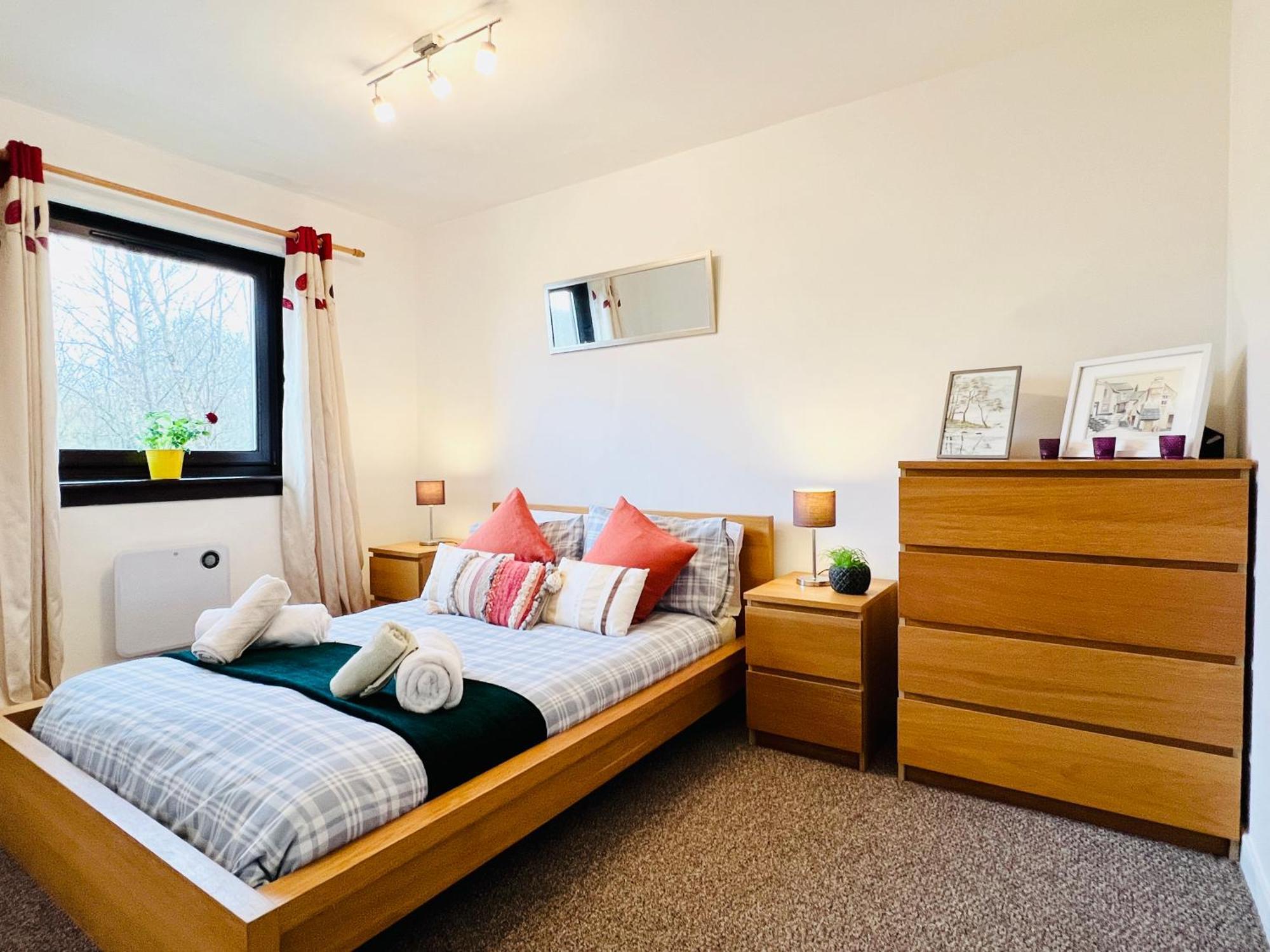 Apartment Beautiful & Spacious 2-bed Flat In Centre With Free Parking