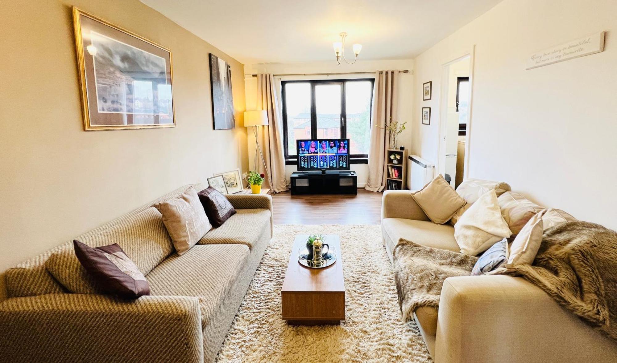 Beautiful & Spacious 2-bed Flat In Centre With Free Parking Apartment Glasgow