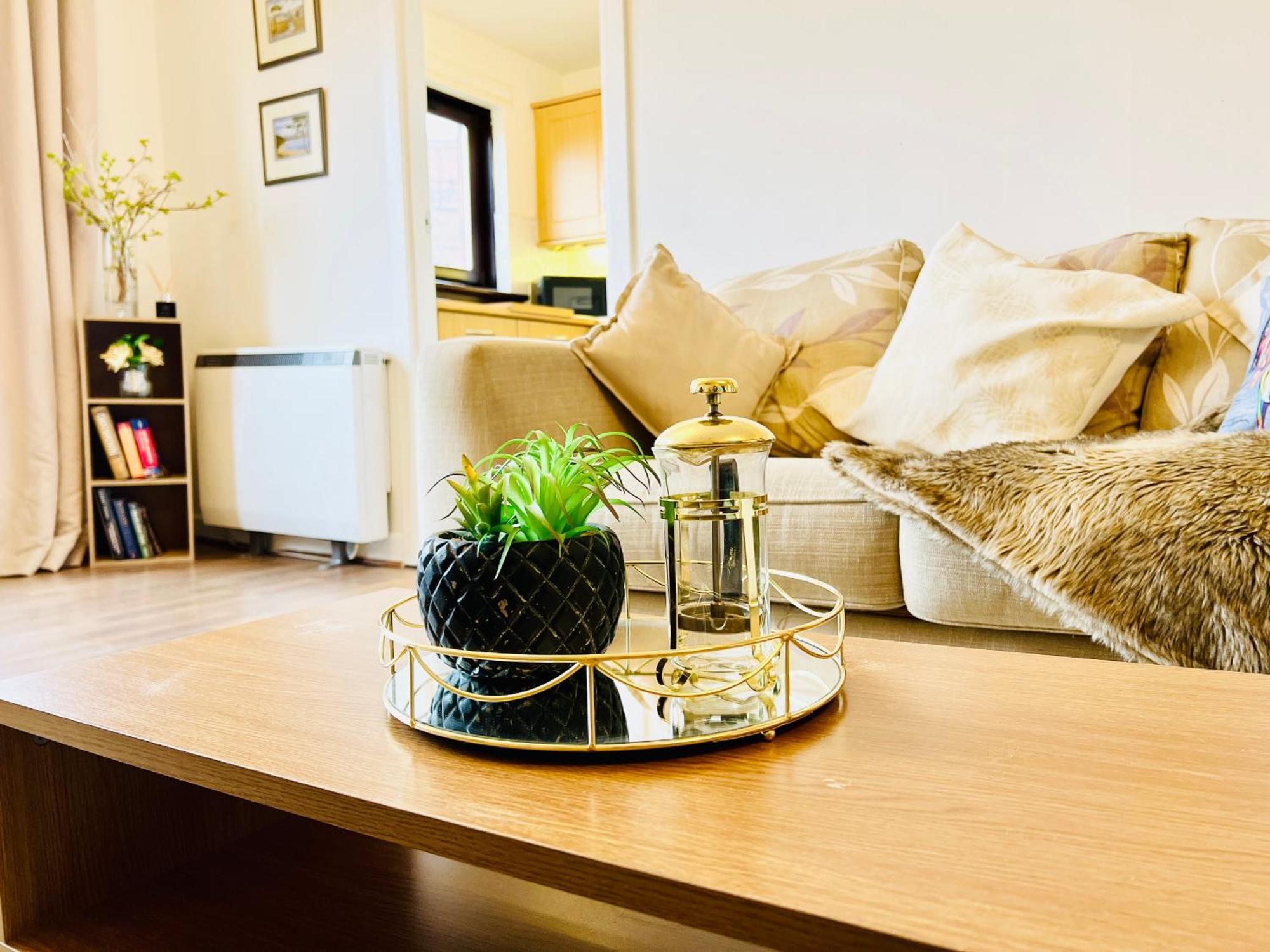 Apartment Beautiful & Spacious 2-bed Flat In Centre With Free Parking