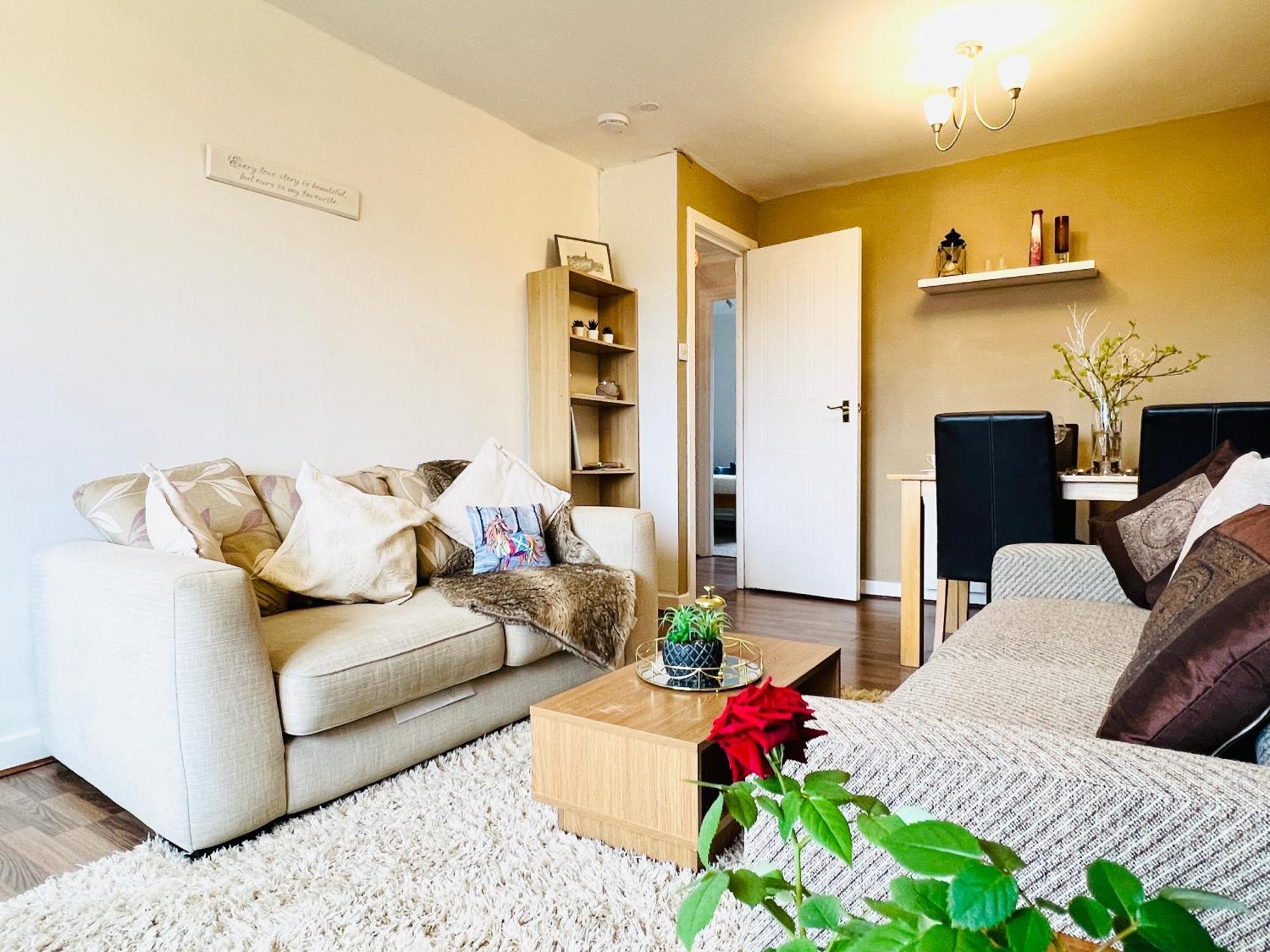 Beautiful & Spacious 2-bed Flat In Centre With Free Parking Apartment Glasgow
