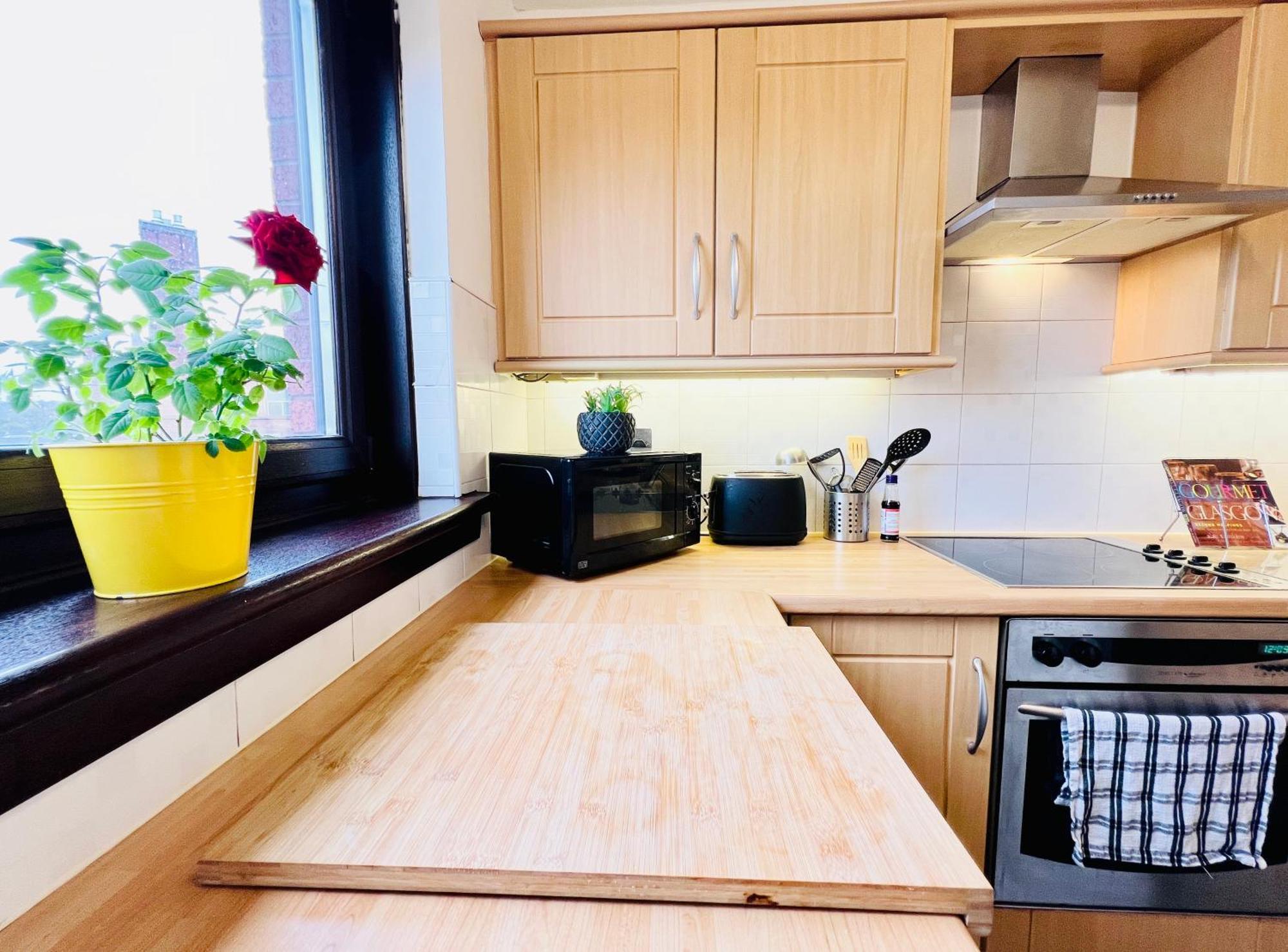 Beautiful & Spacious 2-bed Flat In Centre With Free Parking Apartment