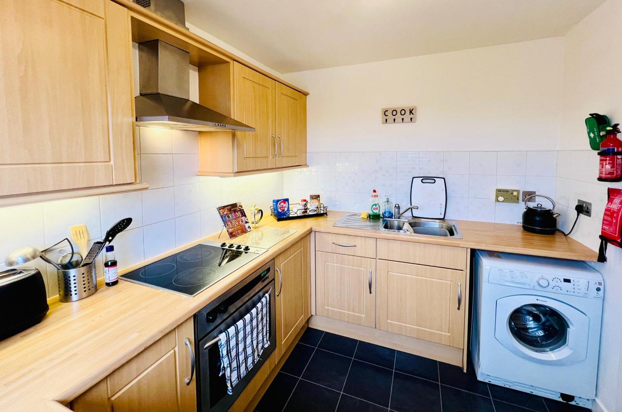 Apartment Beautiful & Spacious 2-bed Flat In Centre With Free Parking *