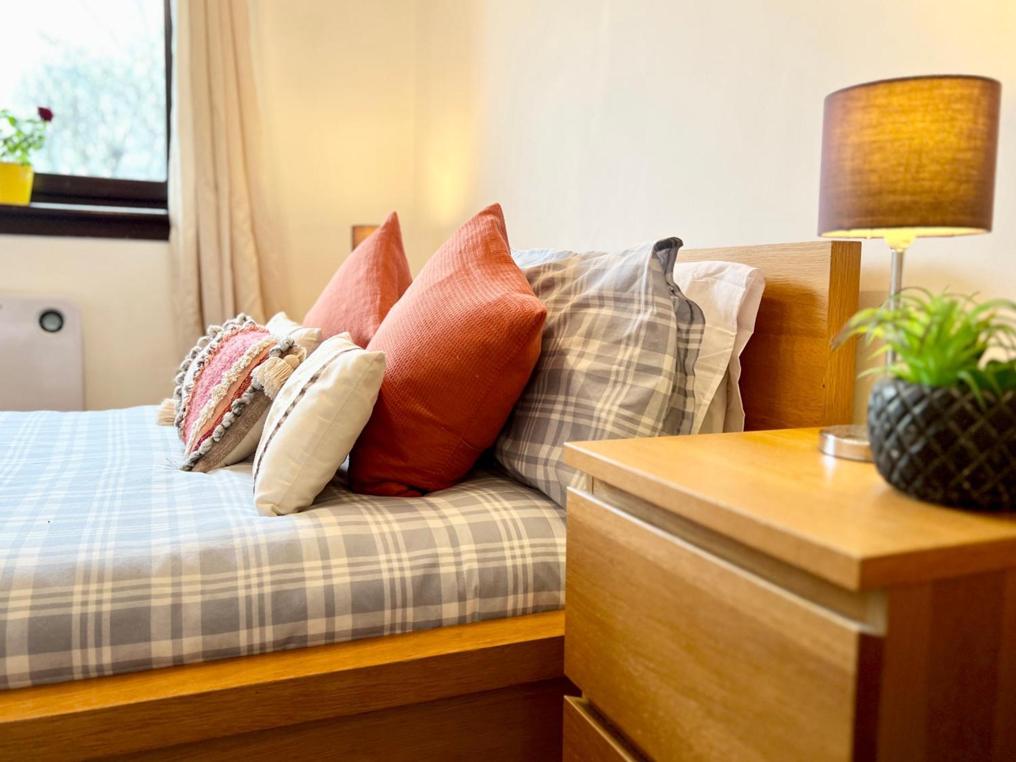Beautiful & Spacious 2-bed Flat In Centre With Free Parking *