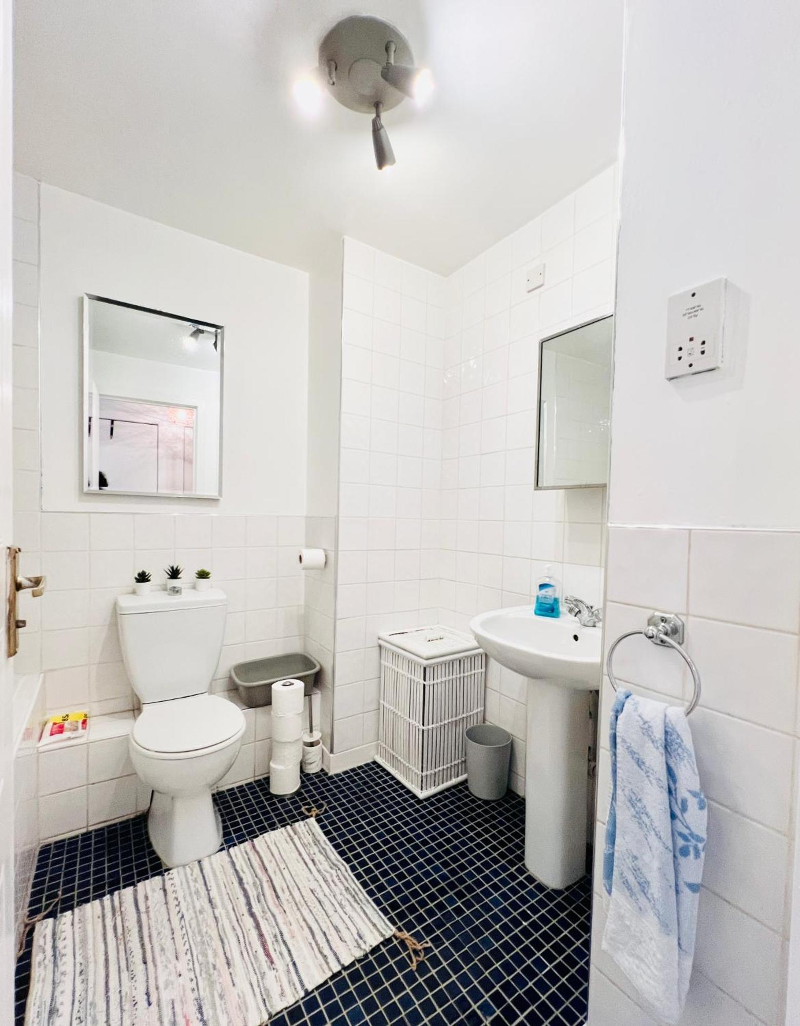 Apartment Beautiful & Spacious 2-bed Flat In Centre With Free Parking Glasgow