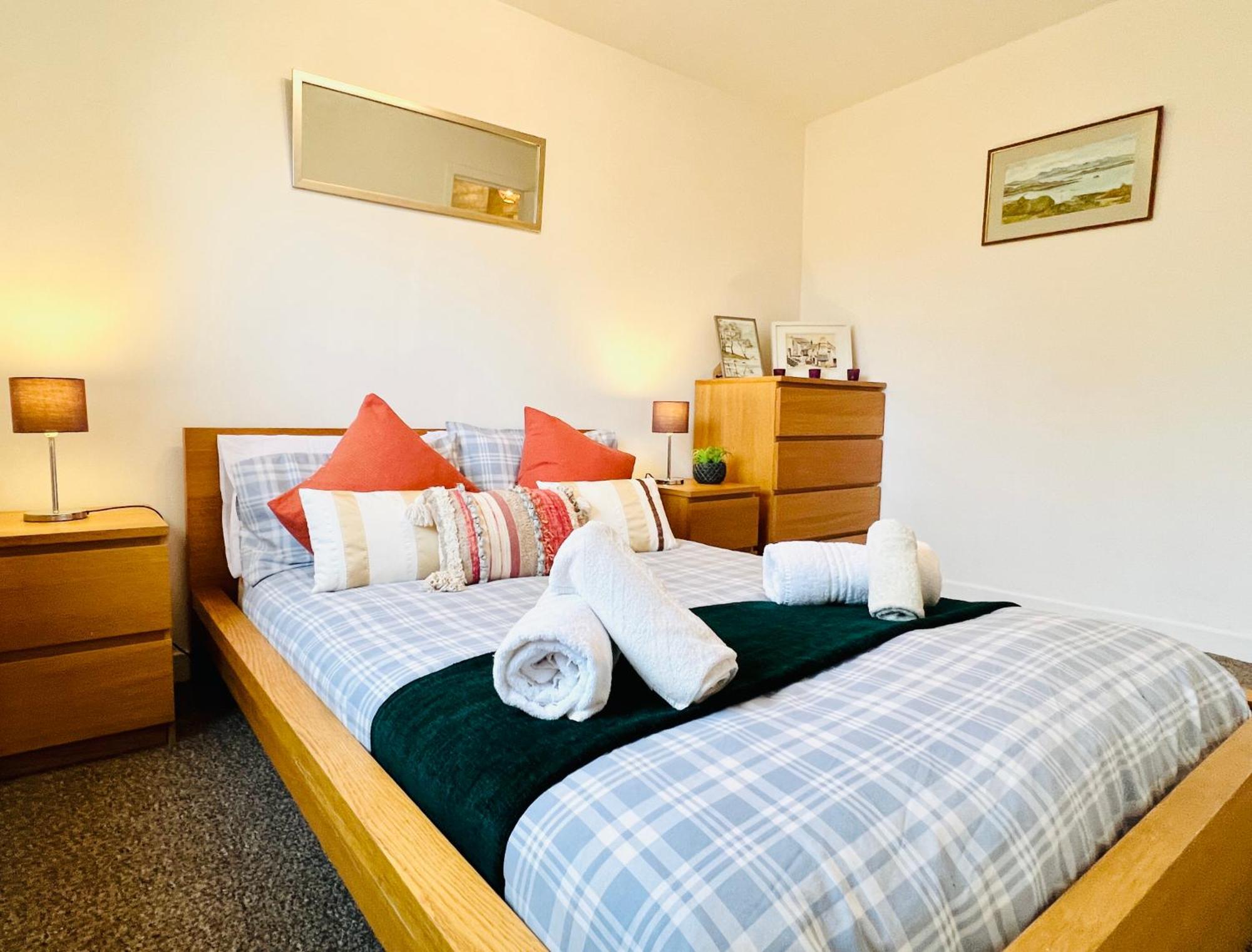 Beautiful & Spacious 2-bed Flat In Centre With Free Parking * Glasgow