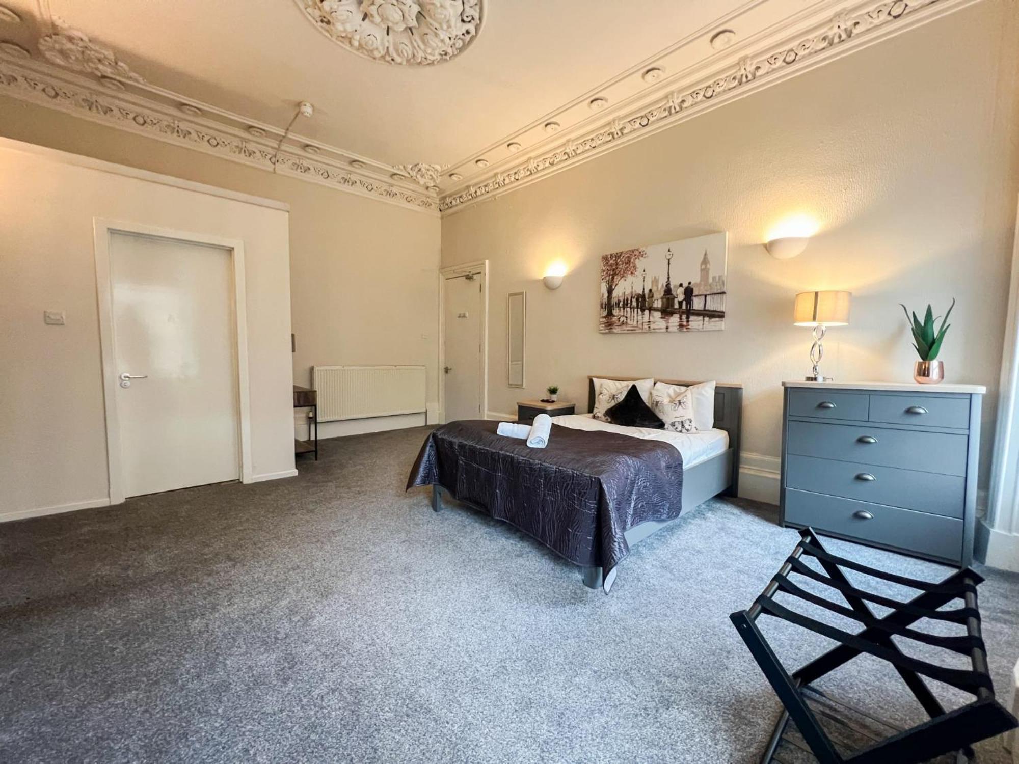 Centre 5 Bedroom Flat On Sauchiehall Street Apartment Glasgow